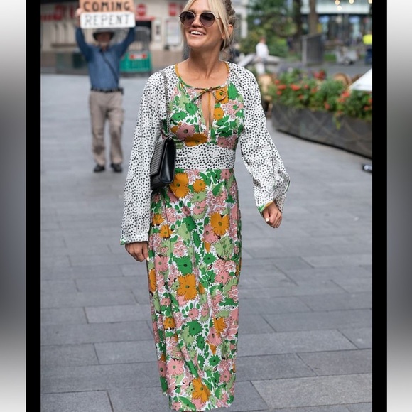 ASOS DESIGN 70s Retro Boho Mixed Floral Print Midi Dress Bell Sleeves Size 6 - Picture 13 of 13